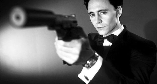 Espion un jour, espion toujours ? Actuellement opposé à Hugh Laurie dans The Night Manager, mini-série adaptée des écrits de John Le Carré, auteur de La Taupe ou Un homme très recherché, Tom Hiddleston a déclaré qu'il aimerait poursuivre son exploration du genre, si possible en incarnant James Bond. Rien de moins : 