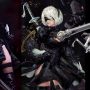 Yoko Taro, le père de NieR : Automata, s'est fait un nom avec les histoires tordues et les mécaniques frénétiques du jeu.