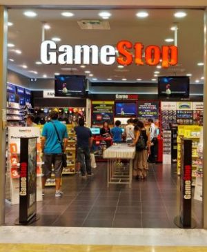 GameStop - Nous vous le rapportions au mois de janvier, Paul Raines se disait déçu par les ventes physiques de fin d'année, tant en termes de jeux que de consoles.