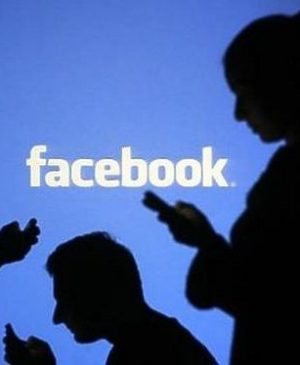 Facebook - Les événements sont placés juste à côté de Groupes dans la barre de menus.