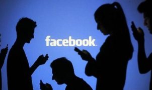 Facebook - Les événements sont placés juste à côté de Groupes dans la barre de menus.