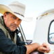 CINÉMA ACTUS - Kevin Costner a pris la hache dans un nouveau projet de western après Yellowstone, que l'acteur réalise également.