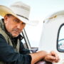 CINÉMA ACTUS - Kevin Costner a pris la hache dans un nouveau projet de western après Yellowstone, que l'acteur réalise également.