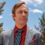 CINÉMA ACTUS - Bob Odenkirk affiche un sourire aux côtés de Rhea Seehorn alors que les acteurs de Better Call Saul célèbrent la fin de leur voyage commencé en 2014.