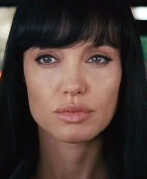 CINÉMA ACTUS - Angelina Jolie, star de Gia et de nombreux autres films à succès, a signé un contrat de trois ans avec Fremantle pour adapter le livre Without Blood au cinéma.