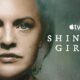 La nouvelle série limitée d'Apple TV+, Shining Girls, relève courageusement ce défi avec une histoire qui offre une vision changeante de la réalité sur le traumatisme d'une attaque horrible.