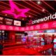 Les grandes chaînes de cinéma ne sont pas non plus épargnées, avec Cineworld, propriétaire entre autres de Cinema City, qui a contracté une dette massive de plus de 4800 millions de dollars, qu'elle ne peut pas rembourser et serait en train de déposer le bilan.