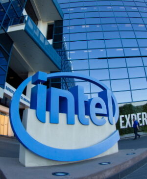 TECH ACTUS - Intel est interdit de construire des usines en Chine pendant une décennie s'il accepte l'argent de la loi CHIPS. Ce qu'il ne manquera pas de faire.