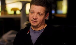 CINÉMA ACTUS - L'interview de Jeremy Renner avec Diane Sawyer comprend des photos de la scène sanglante de son accident de chasse-neige.