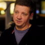 CINÉMA ACTUS - L'interview de Jeremy Renner avec Diane Sawyer comprend des photos de la scène sanglante de son accident de chasse-neige.