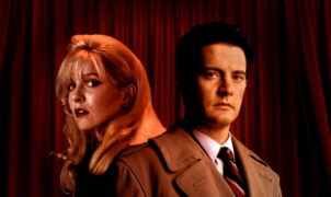 Deux développeurs indépendants décident de refaire Twin Peaks avec des graphismes PS1 et de créer un jeu intéressant inspiré de la célèbre série télévisée culte.