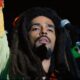 ACTUS DE CINÉMA - Kingsley Ben-Adir ne voulait initialement pas jouer Bob Marley dans le film biographique sur la plus grande figure du reggae, mais le fils aîné du musicien, l'un des producteurs du film, Ziggy Marley, l'a convaincu jusqu'à ce qu'il accepte finalement.
