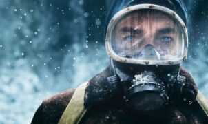 CRITIQUE DE LA SÉRIE - La nouvelle série de Netflix n’est pas qu’une adaptation ambitieuse d’une bande dessinée culte : c’est un cauchemar apocalyptique lent et oppressant, où chaque flocon devient une arme fatale.