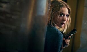 CRITIQUE CINÉMA – Dans Exterritorial de Netflix, les Américains apparaissent non pas comme des sauveurs, mais comme des alliés perfides, des trafiquants de drogue véreux et des bureaucrates implacables – enlevant des enfants et des réfugiés biélorusses, vendant des informations confidentielles à des ennemis communs, et s’acharnant à faire taire une femme allemande piégée dans leur toile.