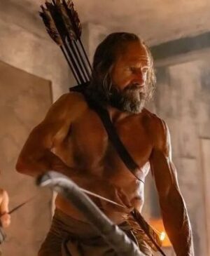 Alors que Christopher Nolan et Matt Damon ne font que se préparer à débarquer avec leur propre Odyssée, Ralph Fiennes les a devancés grâce à une transformation physique spectaculaire.