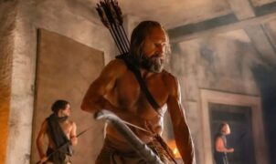 Alors que Christopher Nolan et Matt Damon ne font que se préparer à débarquer avec leur propre Odyssée, Ralph Fiennes les a devancés grâce à une transformation physique spectaculaire.