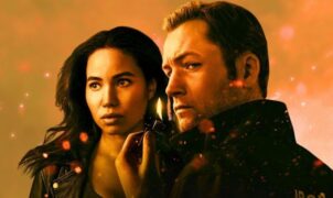 CRITIQUE DE SÉRIE – La nouvelle production d’Apple TV Plus, Fumée, frappe d’emblée par sa force visuelle : après seulement trois épisodes, il est clair que l’ambiance, l’esthétique noire et la musique sombre et obsédante de Thom Yorke confèrent à la série une atmosphère unique.