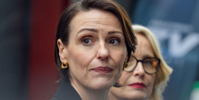 CRITIQUE DE SÉRIE – Le dernier thriller politique de Netflix oppose deux femmes de pouvoir dans un bras de fer tendu entre diplomatie, secrets d’État et enjeux personnels.