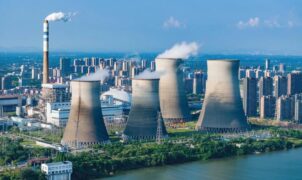 ACTUALITÉS TECH – L’expansion rapide des centres de données IA américains exerce une pression considérable sur le réseau électrique du pays.