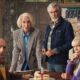 CRITIQUE DE SÉRIE – La mort plane sur The Thursday Murder Club, non seulement parce que ses membres dissèquent des affaires criminelles, mais aussi parce qu’ils vivent dans une résidence pour seniors où la fin de vie est omniprésente.