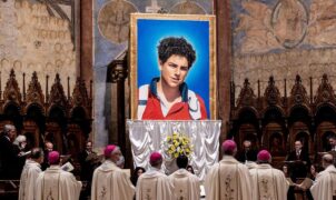 Près de vingt ans après sa mort, le jeune surnommé « l’influenceur de Dieu » a été canonisé par le Vatican.
