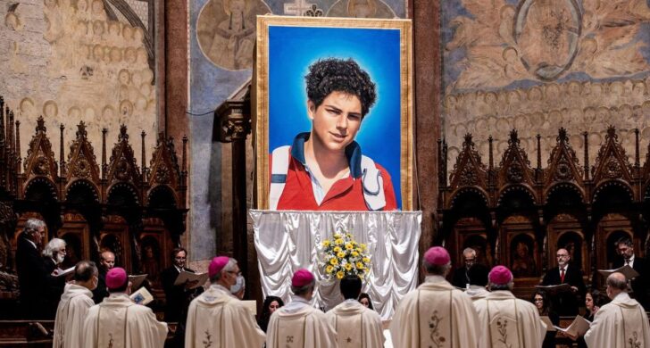 Près de vingt ans après sa mort, le jeune surnommé « l’influenceur de Dieu » a été canonisé par le Vatican.