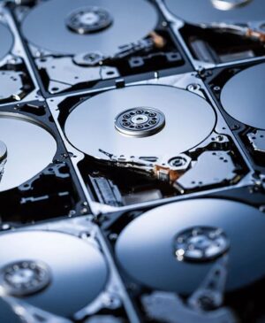 TECH NEWS – Après la hausse express des SSD NVMe et SATA, voilà que les solutions de stockage plus anciennes commencent elles aussi à voir leurs prix grimper dangereusement.