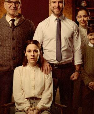 CRITIQUE DE FILM - Feels Like Home est à la fois un thriller surréaliste et un cauchemar hongrois d’une familiarité grinçante : après l’enlèvement de Rita (Rozi Lovas), elle se réveille dans un appartement où une « famille » affirme, avec une certitude implacable, qu’elle est Szilvi (Rozi Lovas) - leur fille disparue depuis des années.