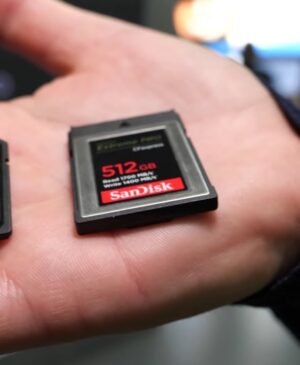 La PS5 augmente, et maintenant Sony serre aussi la vis sur les cartes mémoire - au Japon, les commandes de SD et de CFexpress sont quasiment à l’arrêt