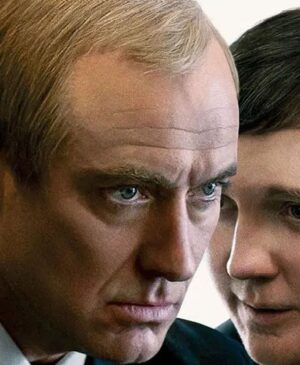 CRITIQUE DE SÉRIE - Certains films arrivent avec cette impression de danger feutré qui laisse penser qu'ils peuvent soit devenir une vraie grande œuvre, soit se perdre dans le luxe un peu ivre de leur propre intelligence.