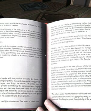 Les livres ne devraient pas être détruits, mais conservés, car en cas de panne de courant, ils peuvent encore constituer un bon moyen de passer le temps...