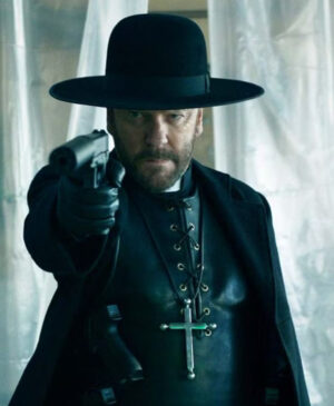 Kiefer Sutherland devient le « Batman catholique » face à Al Pacino dans Father Joe, et les critiques ne savent pas s’il faut crier au génie ou à la folie